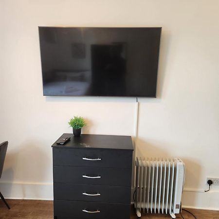 Immaculate 1-Bedroom In Greenhithe Εξωτερικό φωτογραφία